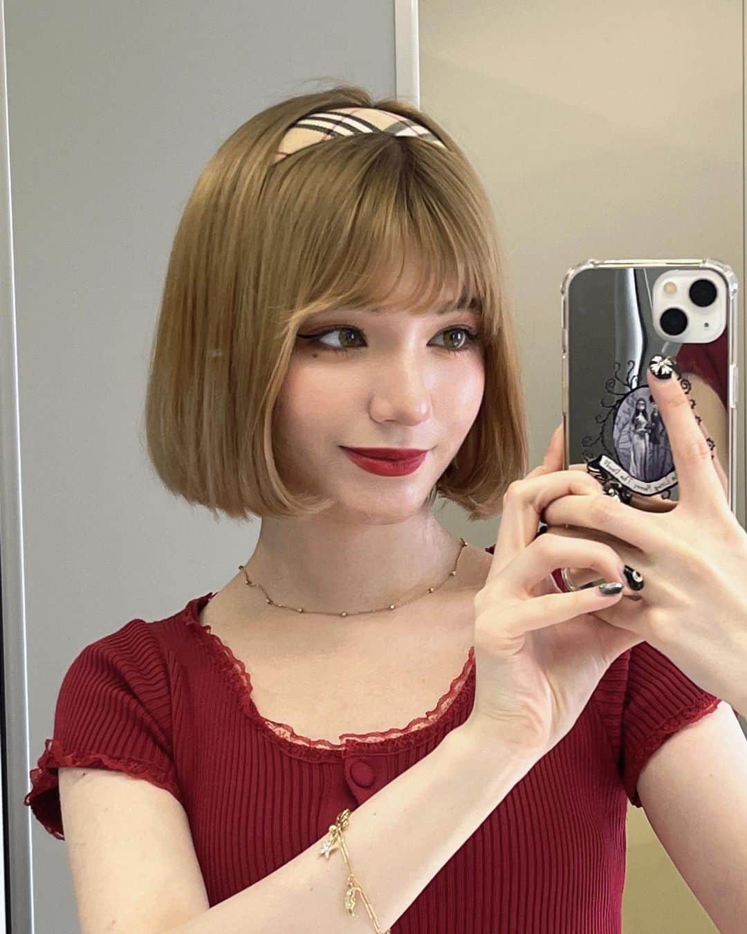 東海林クレア（くれたん）のインスタグラム：「サブちゃんのアルバム意識してお洋服選んだの〜、真っ赤💌❤️」