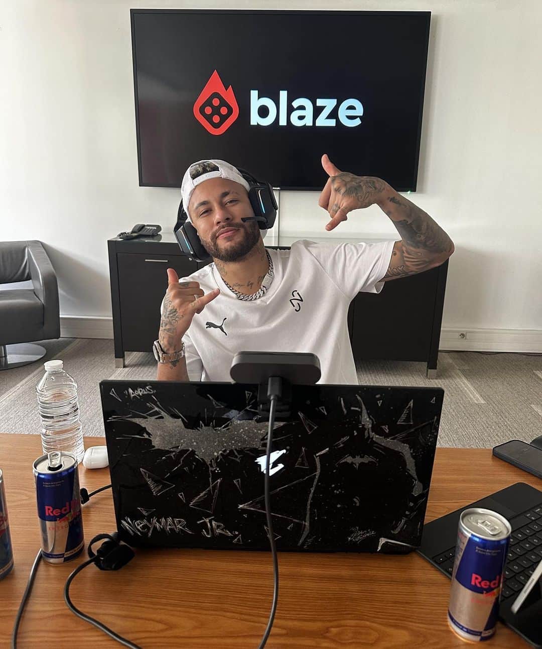 ネイマールのインスタグラム：「@blazebrasil 🤙🏾」