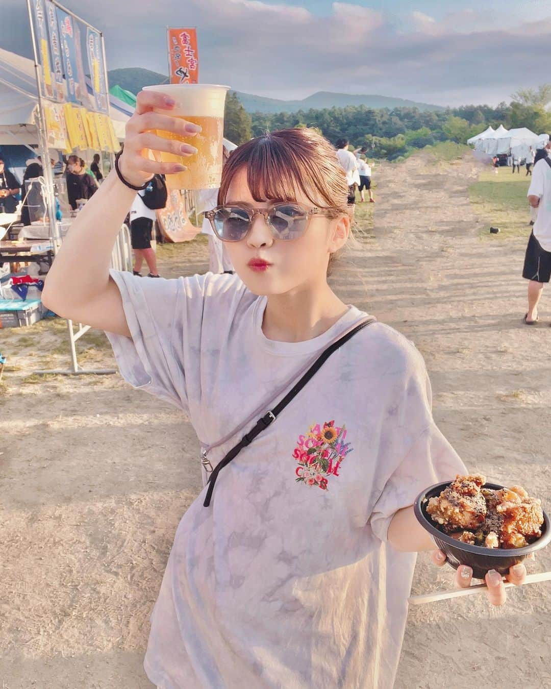 佐藤まりんさんのインスタグラム写真 - (佐藤まりんInstagram)「. 外で飲むビールは最高よ . tops #antisocialsocialclub  . . . #アンチソーシャルソーシャルクラブ #タイダイ #タイダイtシャツ #タイダイ染め #タイダイ柄 #タイダイ染めtシャツ #タイダイ柄tシャツ #タイダイコーデ #ビール #ビール党 #ビール好きな人と繋がりたい #ビールうまい #ビール最高 #ビールが好き #tシャツコーデ #tシャツ #ｔシャツ #tシャツ女子 #tシャツプリント #tシャツアレンジ #山中湖 #山中湖交流プラザきらら #サングラス #サングラス女子 #サングラスコーデ #サングラス必須 #唐揚げ好き #唐揚げテイクアウト #唐揚げキッチンカー」7月18日 22時00分 - marin_satoh_