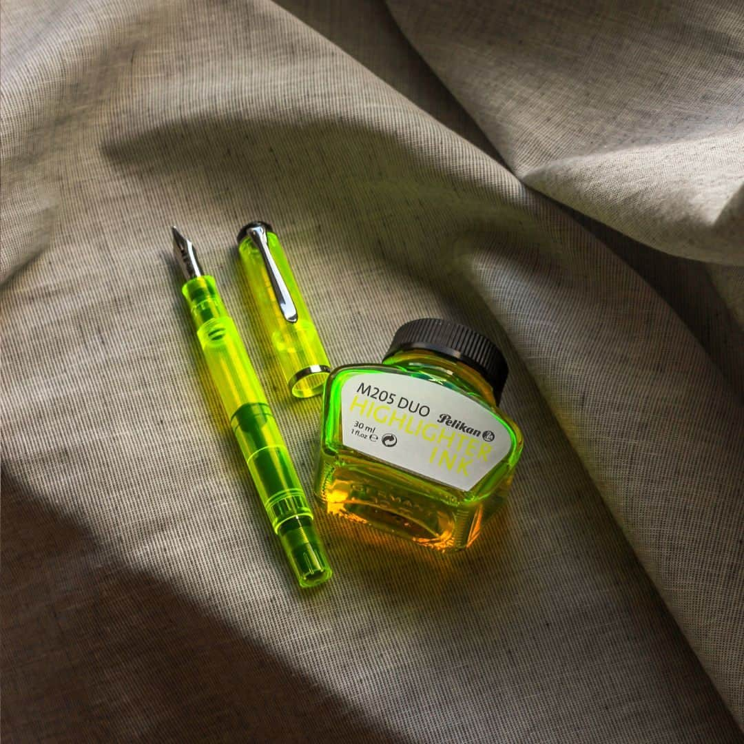 ペリカンのインスタグラム：「Light up your day and highlight what's important to you with our 205 Highlighter NEON yellow exclusively available as a set with a bottle of neon-yellow highlighter ink. 😉  #PelikanPassion #HighlighterInk #fountainpen #fountainpens」