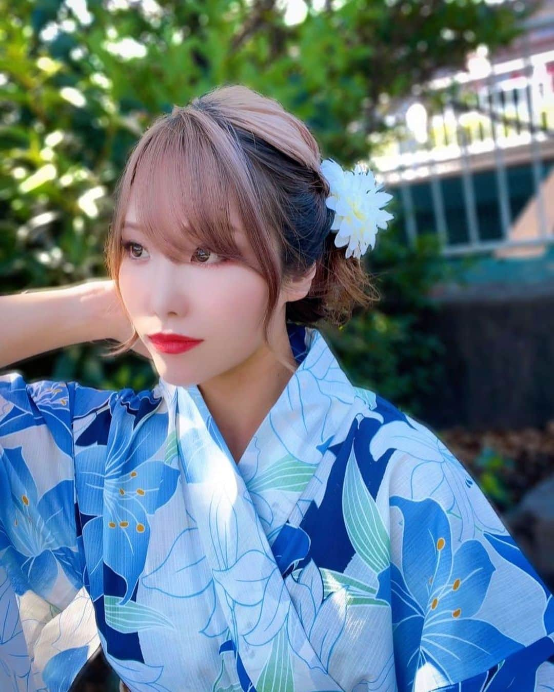 カイリ・セインのインスタグラム：「Summer👘⛩🤍✨✨  #浴衣ポートレート撮影 #着付けしてもらって神社で撮りました #7月22日のトークイベントで先行発売 #トークイベント残りわずかですがチケットありますぜひ #22日は違う浴衣を着ます♡」