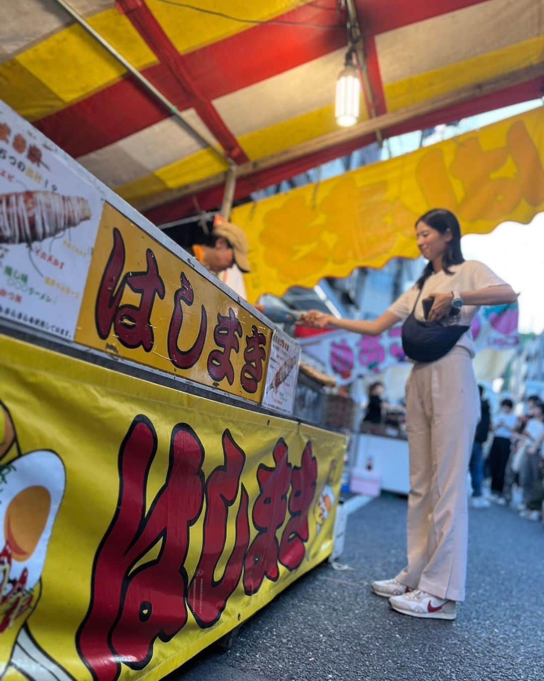 繁田梨世さんのインスタグラム写真 - (繁田梨世Instagram)「大阪の三代夏祭りといわれている生國魂祭に初めて行ってきました🏮  . . すっごい数の屋台が出ていて、はしまきにパインにベビーカステラ食べてゲームもして楽しみました😏  . . こども太鼓も別の日に見れて「暑い中頑張ってるな」と感心🥺 . 毎年色んなお祭りに行けてて夏が来たなと感じる瞬間でした🪀  . . #大阪三代まつり#生國魂祭#屋台#めっちゃ出てた#ゲームも#はしまき#食べがち」7月18日 22時17分 - shigesurumedayo