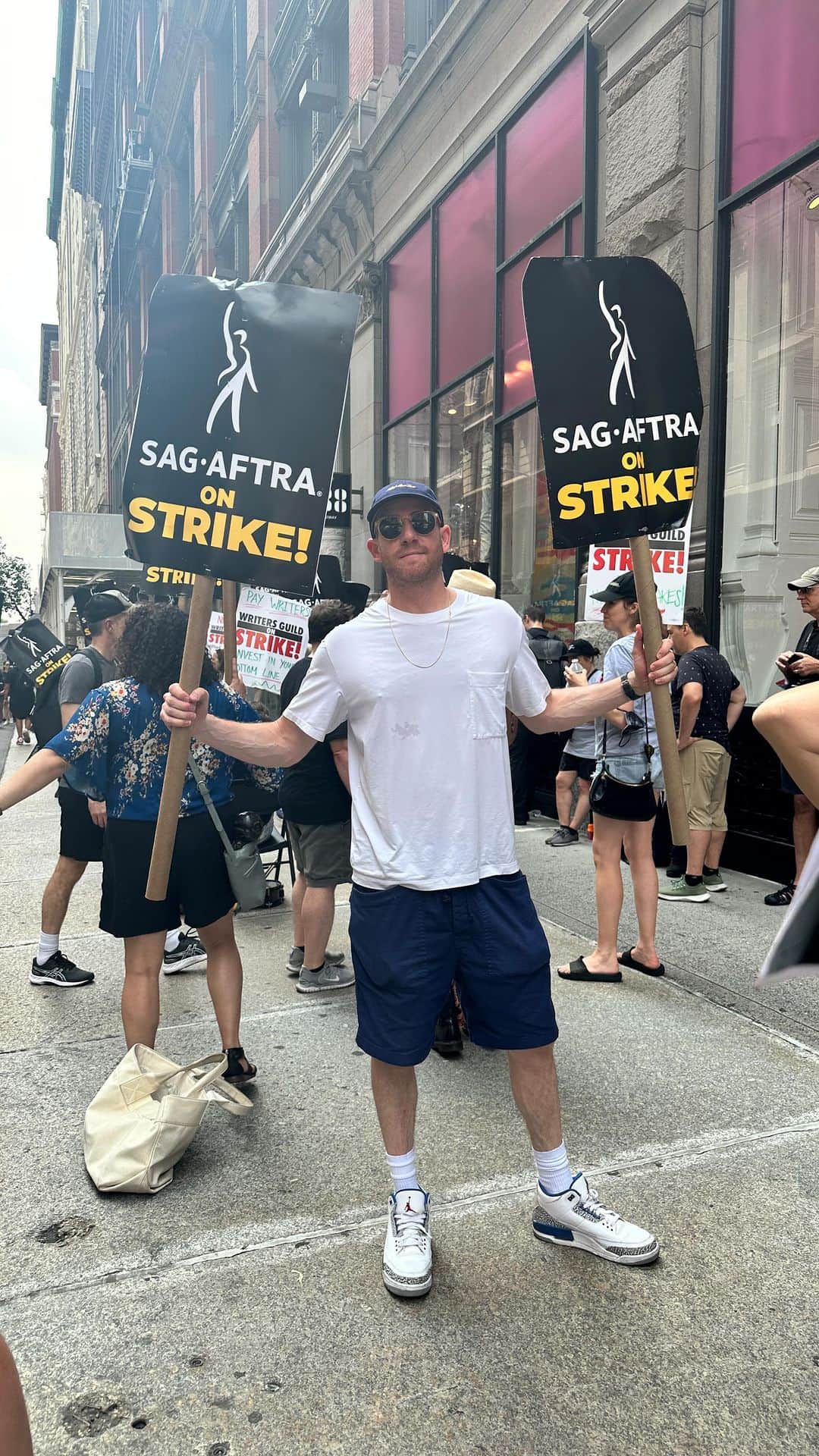 ジェイミー・チャンのインスタグラム：「Solidarity forever #unionstrong #sagaftra #proudunionmember #wgastrong Fighting for a livable wage and protection of our images and performances to prevent replacement of human performances by A.I technology. Time to lace up and SHOW UP. LFG」