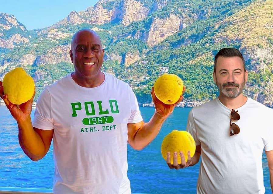 ジミー・キンメルのインスタグラム：「Life gave us lemons in #Positano! @MagicJohnson #MyMagicVacation」