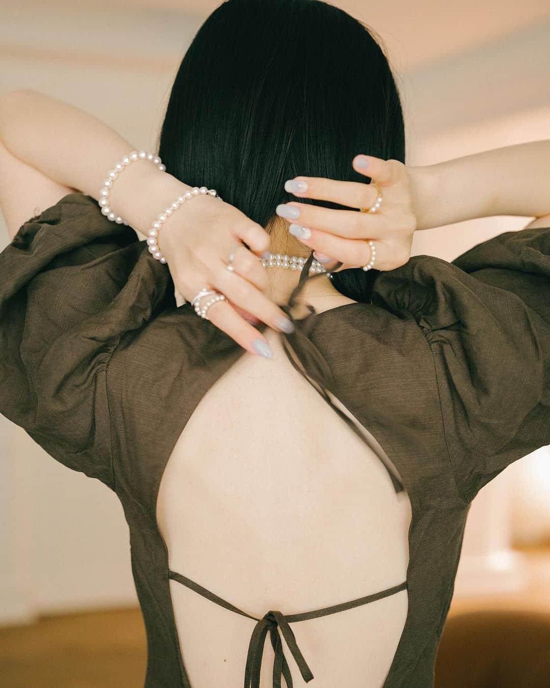 徐琁さんのインスタグラム写真 - (徐琁Instagram)「真的很喜歡珍珠的單品 因為它永遠像是有魔法可以幫穿搭戴上ㄧ點浪漫～🫶🏻  身上所有美麗的珍珠都是 @official_mikimoto 實品有夠美😻🥹 他們的專門店在台北遠東SOGO忠孝館全新開幕✨ #MIKIMOTO #LOVEPEARLS」7月18日 22時31分 - cos55555