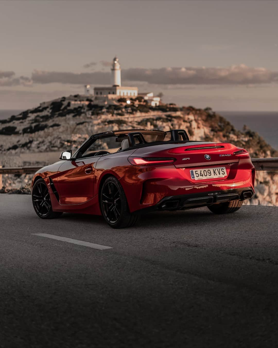 BMWさんのインスタグラム写真 - (BMWInstagram)「Stand out amongst the clouds 🌄☁️ 📸: @dschmdt @bmwproapremium @proagroup #BMWRepost   The BMW Z4 M40i. #THEZ4 #BMW #Z4 #BMWM #MPerformance __ BMW Z4 M40i: Combined fuel consumption: 8.1–7.9 l/100 km. Combined CO2 emissions: 184–179 g/km. All data according to WLTP. Further info: www.bmw.com/disclaimer」7月18日 22時40分 - bmw