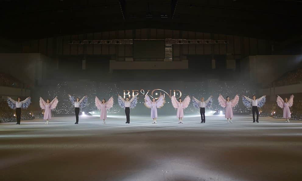 今井遥のインスタグラム：「2022年9月から始まったBEYOND 全103公演、総動員数23万、全国23箇所、全公演終了致しました🎩✨  会場にお越しいただいた皆様、ライブ配信でご覧いただいた皆様、ありがとうございました。  最後にリンクから見た景色は一生忘れられない光景です。  メンバーのみんな、スタッフの方々、 そして応援してくださった皆様、 素晴らしい時間を一緒に過ごす事ができて、とても幸せでした。 本当にありがとうございました✨  #beyondmaotour #立川 #千秋楽」