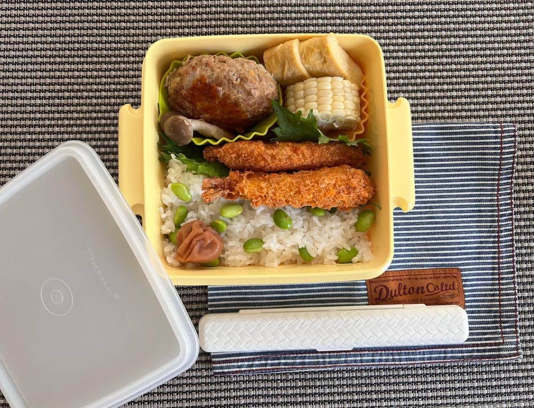 のインスタグラム：「・ ・ ・ 『お弁当』 ・ ・ 今日はハンバーグ弁当 ・ ・ フライと玉子焼き、とうもろこしも一緒に ・ ・ 久しぶりのお弁当！ ・ ・ ・ それでは 今日も元気にいってらっしゃい！ ・ ・ ・ #駒田奈美#モデル#アラフィフ#美魔女#お弁当#お弁当おかず #お弁当記録 #お弁当作り楽しもう部 #おべんとう #おべんたぐらむ #おべんとう記録 #おべんたー #ハンバーグ#高校生#高校生弁当 #高校生男子弁当」