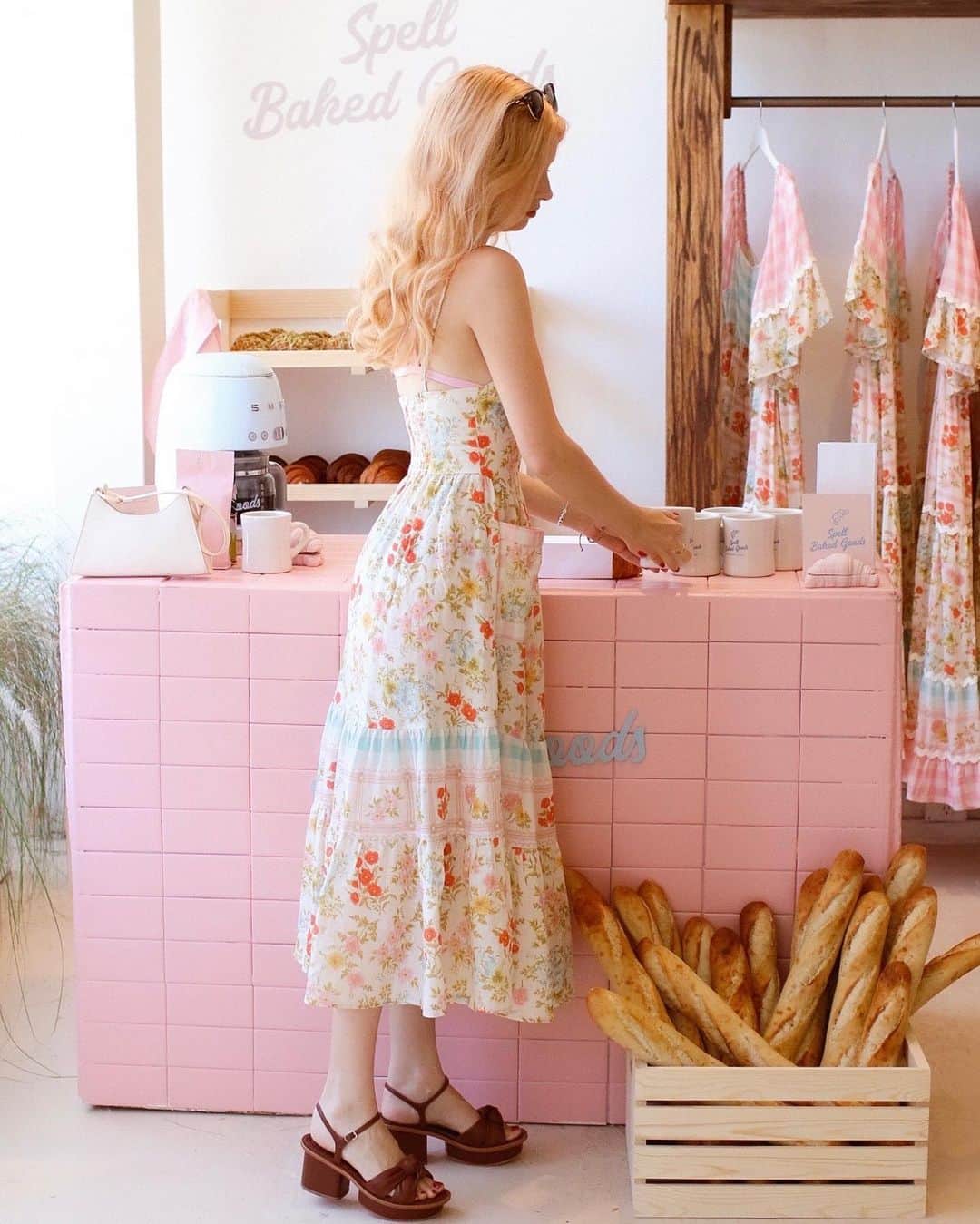 SPELLのインスタグラム：「On the Blog ~ Spell Baked Goods 🥐☕️ a fresh-baked patisserie experience {deliciously created by our go-to spot @bakerskneaded }. Fresh croissants, our team with the sweetest little aprons {pairing perfectly with our new Flora styles!} and a little keepsake mug + tote for our visitors to mark our goodbye 💕🌸 ⠀⠀⠀⠀⠀⠀⠀⠀⠀ As the sun sets on our pop-up we want to thank our friends ~ longtime and new ~ for visiting us, sharing your stories, taking some of our pieces home and sharing the love! 🤍🧺」