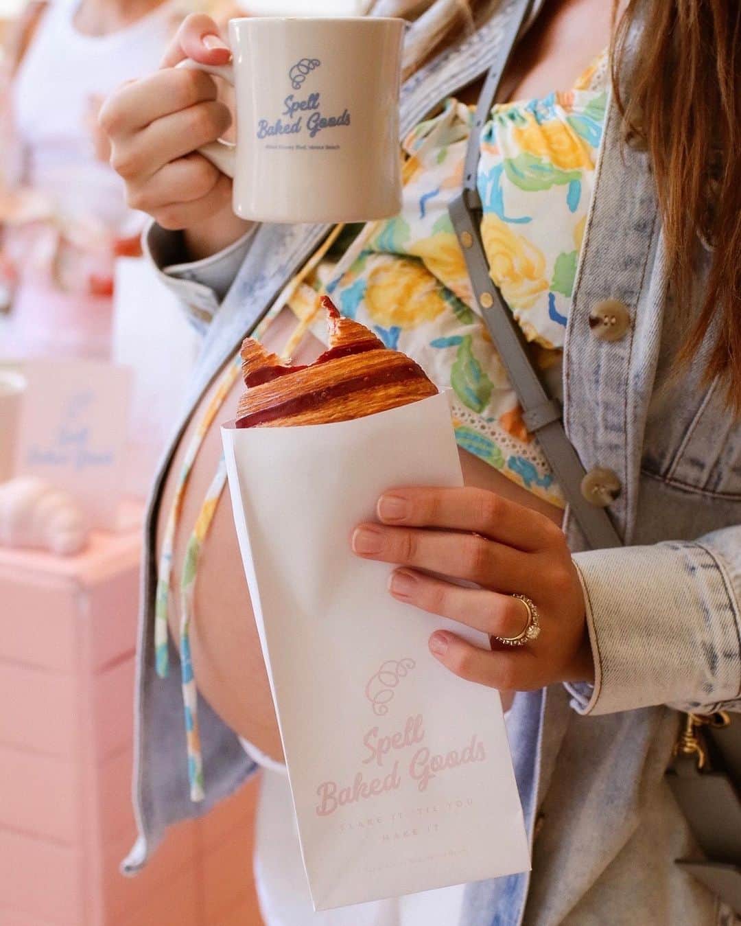 SPELLさんのインスタグラム写真 - (SPELLInstagram)「On the Blog ~ Spell Baked Goods 🥐☕️ a fresh-baked patisserie experience {deliciously created by our go-to spot @bakerskneaded }. Fresh croissants, our team with the sweetest little aprons {pairing perfectly with our new Flora styles!} and a little keepsake mug + tote for our visitors to mark our goodbye 💕🌸 ⠀⠀⠀⠀⠀⠀⠀⠀⠀ As the sun sets on our pop-up we want to thank our friends ~ longtime and new ~ for visiting us, sharing your stories, taking some of our pieces home and sharing the love! 🤍🧺」7月19日 8時39分 - spell