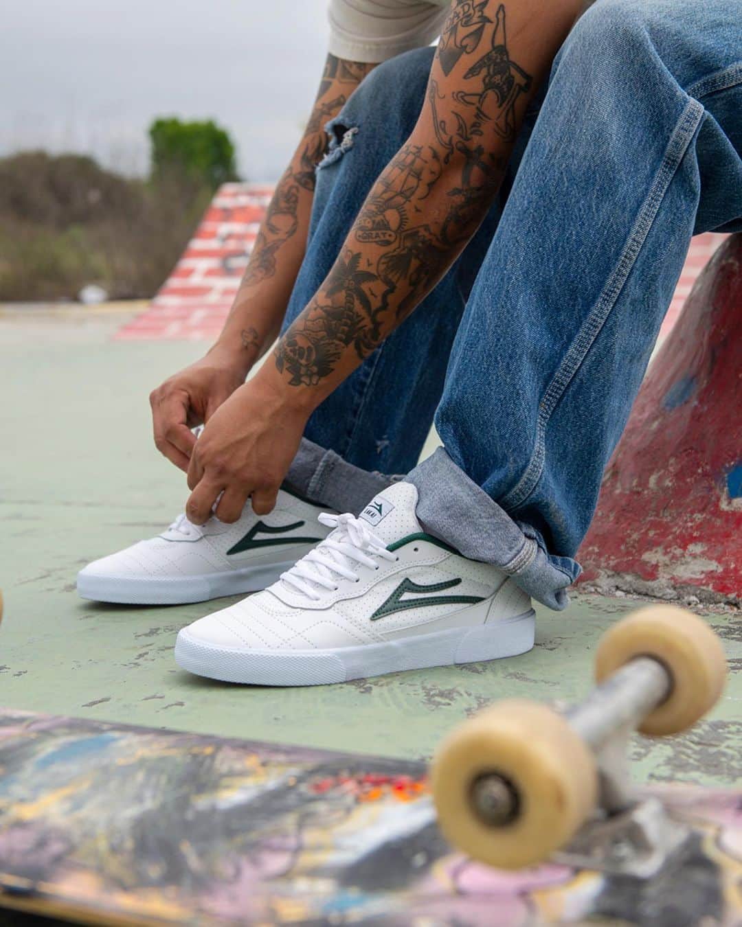 ラカイリミテッドフットウェアさんのインスタグラム写真 - (ラカイリミテッドフットウェアInstagram)「Cambridge in White/Pine Leather🌲 Available now at skate shops and Lakai.com #Lakai」7月19日 8時51分 - lakailtd