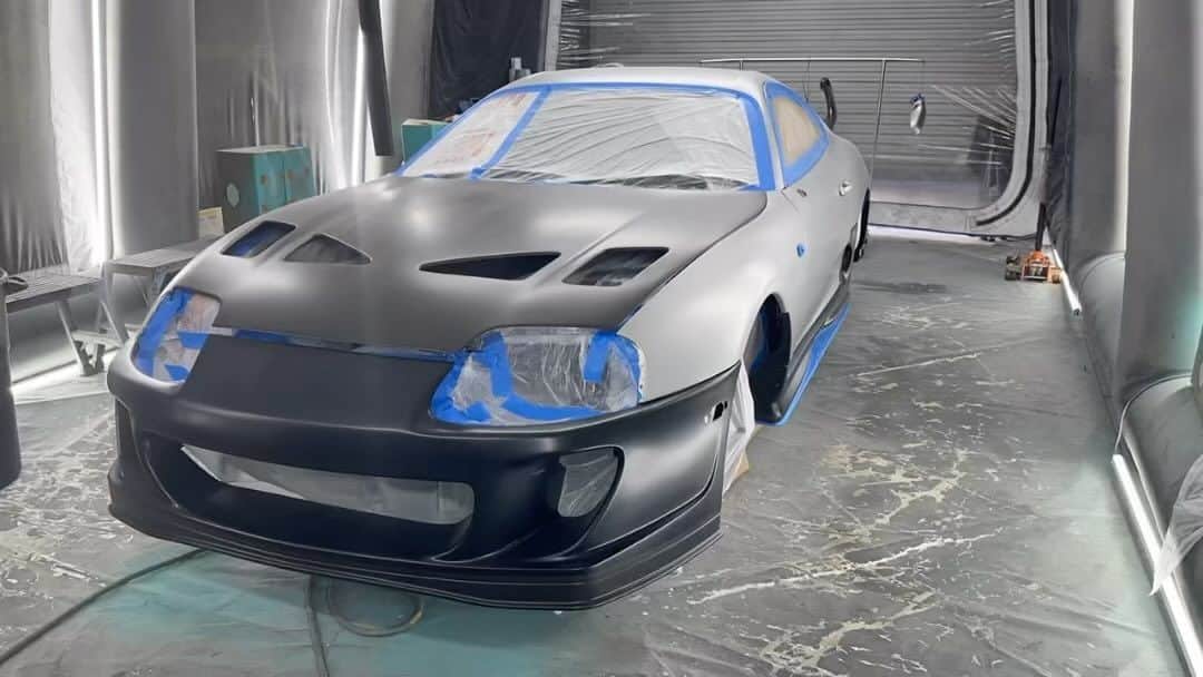 スティーブのインスタグラム：「Oh man!! The #supra project is moving along!! Jason at @justthedipz is killing it on paint and design!! You won’t believe what we got in store!! New video tonight on my channel Steve’s OIV. check out the whole Toyota Supra series! スープラプロジェクトはガンガン進んでます❣️本日新作動画の公開です❣️スティーブ的視点にてご覧下さい　#toyotasupra #toyotasupramk4 #jza80 #2jzgtevvti #スープラ #トヨタ #塗装」