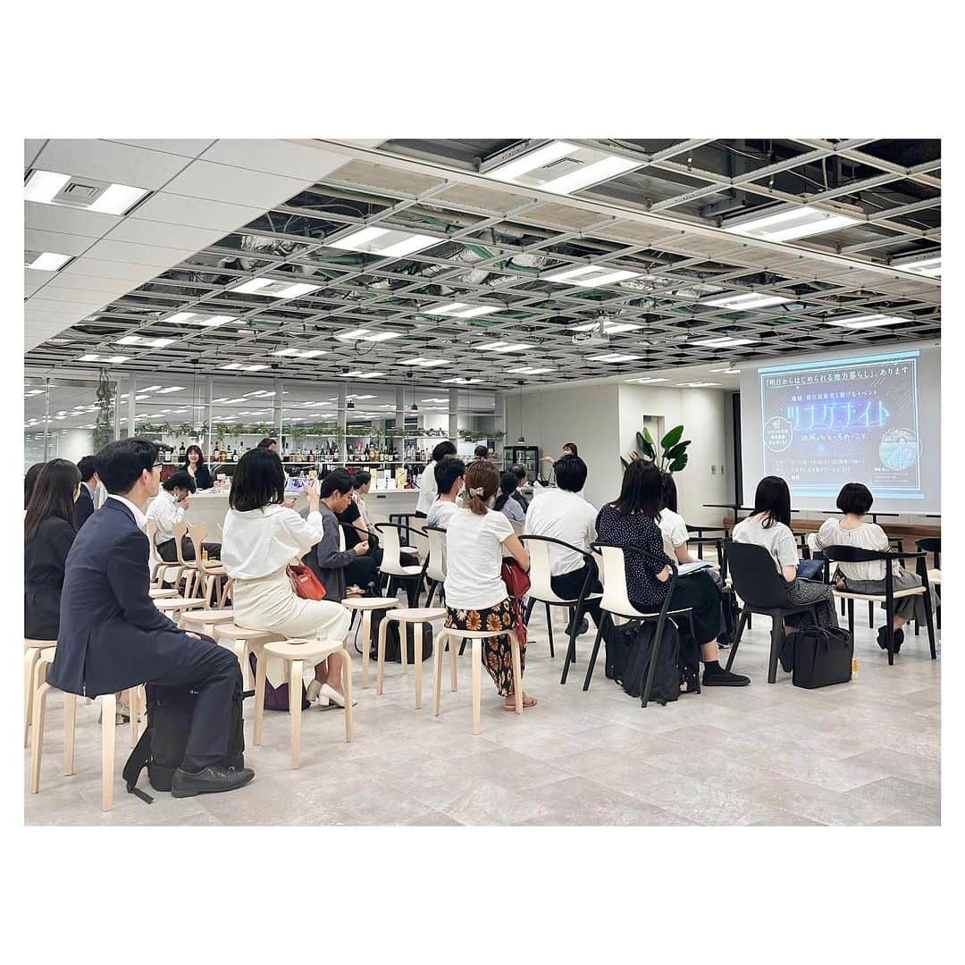 羽舞咲さんのインスタグラム写真 - (羽舞咲Instagram)「🎗Talk event ⁡ あれから1ヶ月 ⁡ ENGAWA株式会社が主催する 地方移住、多拠点居住を応援するメディア 「複住スタイル」（@fukuju_style）のイベント『ツナゲナイト』 ⁡ 長崎県や五島市によるプレゼンテーションで 五島市は ⁡ ➣ 横浜市とほぼ同じ大きさ‼︎（人口は約1/100） ➣ 過去5年間で約1,000人が移住 ➣ 移住者のうち単身が60%、2人以上の世帯が40% ➣ 〃　　男女比は半々 ⁡ こんなデータに「へー」と新たな情報を得つつ ⁡ わたしは最後に 実際の今の暮らしのことや変化した価値観などなど そのまんまお話しさせていただきました ⁡ なるべくたくさんの方々と話してみたくて トーク後の交流会で声をかけてみると 多くの方が ⁡ 「移住を考えているけど なかなかすぐには動けなくて…」 ⁡ そんな声が多かったな ⁡ ただ「やってみたい」という気持ちがあるなら 迷う時間はもったいない ⁡ 「やってみる」ことをぜひおすすめします！ ⁡ 何事もやってみないとわからないからね ⁡ まずは行ってみることから始めてみてはいかがでしょうか？ ⁡ 知らなかった自分の世界が広がると 人は魅力を増していくとおもうのです ⁡ 来てくださったみなさま 心からありがとうございました‼︎  そして五島に行ってみたいみなさまへ  10月13日（金）〜15日（日） 神秘的なアコウの木の隣にできた グローバルゲストハウス「AKO HOUSE」を貸し切って ラテンリトリートを開催します  プログラム参加費は0円‼︎ （航空券と宿泊費、現地でかかる食費等だけ） 限定12名様のみ（残り8名様）✨ もちろん五島の海の幸や五島牛など豪華BBQも楽しめる‼︎  格安航空券のご案内もできますので 行ってみたい方はDMでメッセージくださいませ ⁡ また会いましょう♪(*´-`*) ⁡ ⁡ ┅┅┅┅┅┅┅┅┅┅┅┅┅┅┅┅┅┅┅┅ ⁡ 🎧神宮前ラジオ 「羽舞咲のゆるゆるビューティ研究所」 （毎週水曜日オンエア） ⁡ 🇨🇱「ラテンマインド研究室」 ラテンマインドを通じて当たり前を考え直し、日本人の殻を破るzoomワークショップ ⁡ 🌴10月13日（金）〜15日（日） 「ラテンリトリート」in 五島列島 ⁡ 心を込めてお届けします♡ ⁡ @herbemi プロフィールリンクをチェック！！ ⁡ ┅┅┅┅┅┅┅┅┅┅┅┅┅┅┅┅┅┅┅┅ ⁡ #サスティナブル #風の時代 #シンプルライフ #ライフシフト #スローライフ #ヘルシーライフ #セルフラブ #ナチュラルライフ #癒し時間 #旅する人生 #サスティナブルライフ #自分らしく生きる #地方移住 #五島列島 #自然暮らし #複住スタイル #羽舞咲」7月19日 9時07分 - herbemi