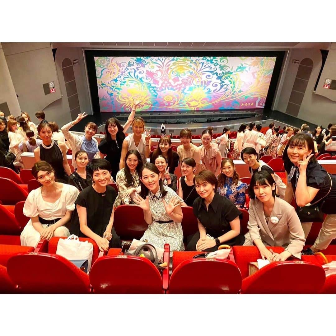 天玲美音さんのインスタグラム写真 - (天玲美音Instagram)「宝塚音楽学校110周年記念式典でした。 宝塚歌劇団に入るには通らなくてなくはいけない道です。 式典に出席させていただき、身の引き締まるおもいです。より一層パワーがみなぎってきました！今日から、また一歩一歩着実に歩みたいと思います。  宝塚歌劇団は永遠なり  #宝塚歌劇団 #宝塚 #宝塚大劇場 #愛してるよ宝塚歌劇団 #takarazuka #宝塚音楽学校 #110周年記念式典 元 #タカラジェンヌ #元宝塚 #元宝塚歌劇団 #宝塚og」7月19日 9時08分 - miontenrei