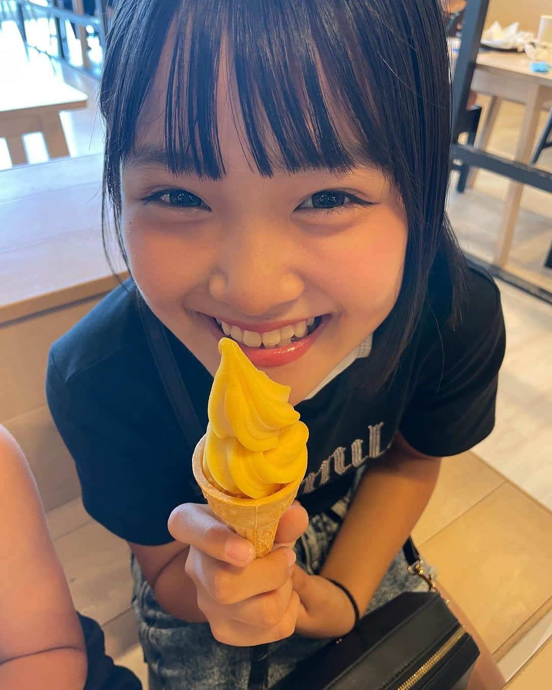 のインスタグラム：「連休最終日は久々にIKEAに行ってきたよーん！  やっぱり三姉妹は家具より食べ物に夢中でした😆  あと２回学校行ったら夏休み！ 忙しくなりそうだ！  _ _ _ _ _ _ _ _ _ _ _ _ _ _ _ _ _   ◽️YouTube◽️ ろこまこあこチャンネル ▶︎月、水、金曜日　17時〜 ▶︎ショート　16時〜  ろこチャンネル ▶︎木曜日　17時〜  ライブ配信 ▶︎火曜日　17時半〜  ◽️TikTok◽️ ろこまこあこ ▶︎ atukiyo0311 ろこ（母管理）▶︎ rocoz.0517rma  ◽️Instagram◽️ ろこ（母管理）▶︎ @rocoroco0517 まこ（母管理）▶︎ @macomacomacorun  あこ（母管理）▶︎ @acoacoaconz  _ _ _ _ _ _ _ _ _ _ _ _ _ _ _ _ _ _  #kidsfashion#三姉妹#youtube#youtuber#ろこまこあこ#キッズコーデ#小学生コーデ#jc2#js6#twins#双子#コーデ#kids」