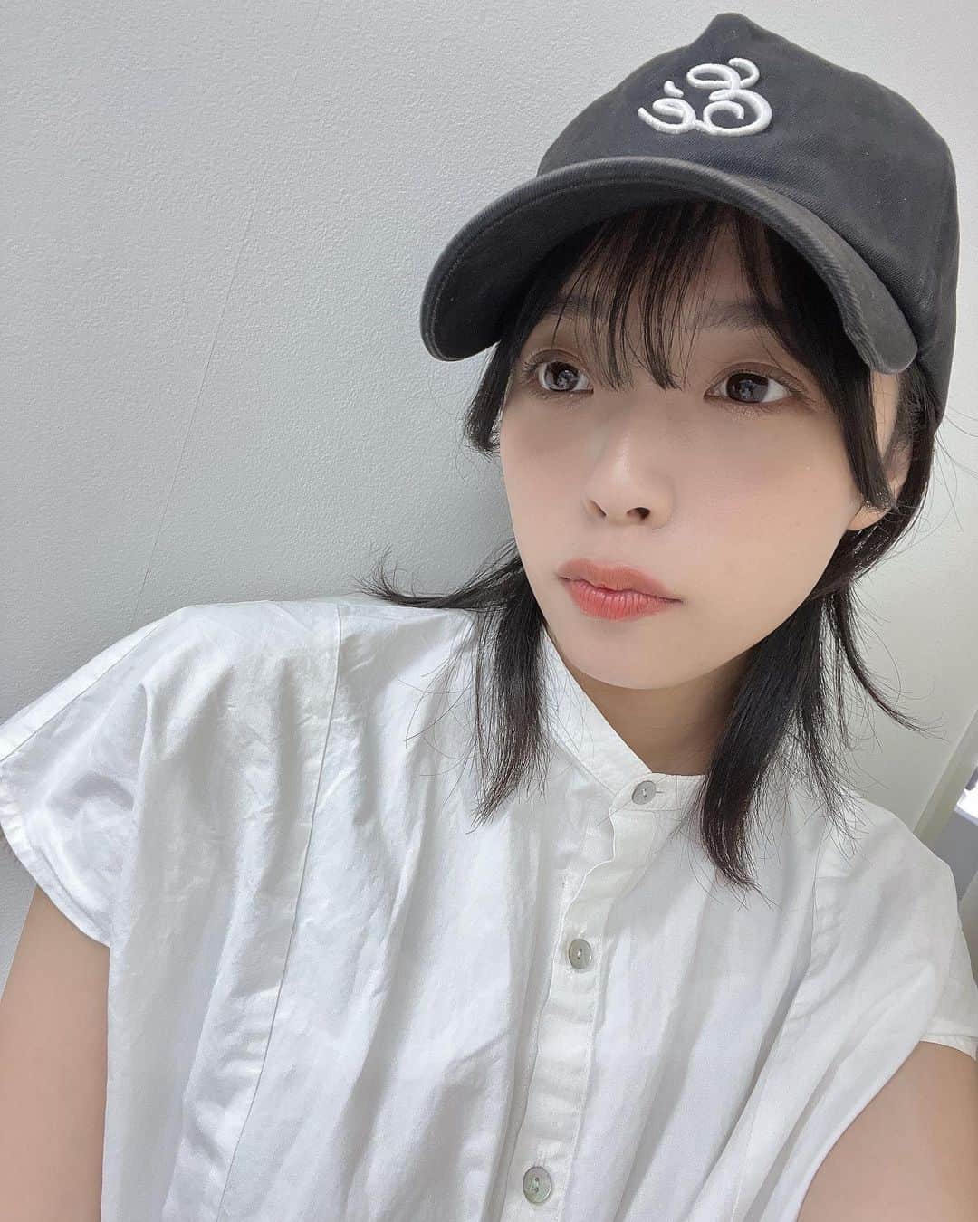 真田真帆のインスタグラム：「7月27日20:00〜1on1(オンラインお話し会) 開催させていただきます😊✨ アイオケファンの皆さんとお話しできたら 嬉しいな✨ チケット購入はプロフィールのURLから♨️  来週だけど、チケットがまだ.... って感じなので、よかったら お話し来てくれると嬉しいです🫶 宜しくお願いします!!!」