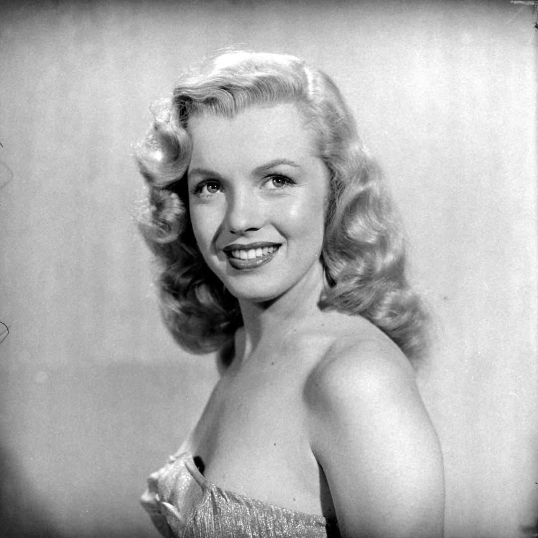 lifeのインスタグラム：「Portrait of Marilyn Monroe in Los Angeles, California, 1949.   (📷 J.R. Eyerman/LIFE Picture Collection)   #LIFEMagazine #LIFEArchive #MarilynMonroe #1940s #LIFELegends #California #Hollywood #Actress」