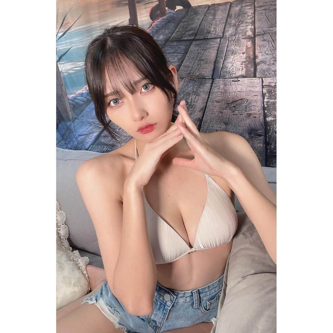 夏目まどかさんのインスタグラム写真 - (夏目まどかInstagram)「まだ帰らない…？？？  #水着 #sexy #japanesegirl #彼女感 #デニム #ショーパン #夏 #animegirl #otaku #グラドル #グラビアアイドル」7月19日 0時32分 - madyonnn