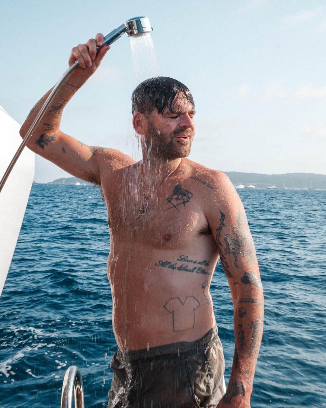 The Chainsmokersさんのインスタグラム写真 - (The ChainsmokersInstagram)「this week on below deck 🐟 unbelievably grateful we got to spend a week with our best friends of years and years in this incredible place. i hope everyone is having an amazing summer with people they love. see you guys when we get back :)」7月19日 0時58分 - thechainsmokers