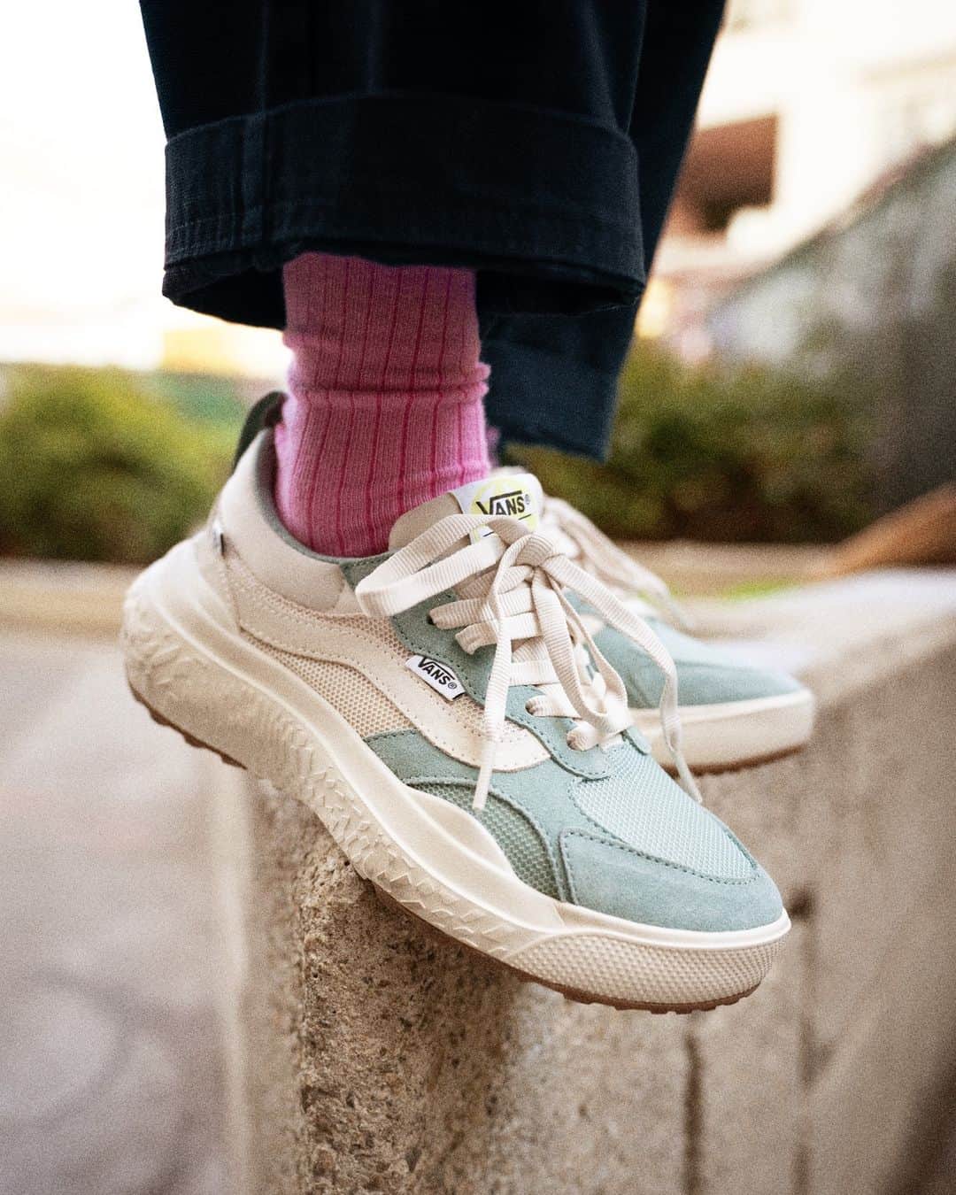 vans girlsのインスタグラム：「The new UltraRange Neo VR3 is here. Combining comfort, versatility and style with our VR3 sustainability standards. Find a pair at the link in bio.」