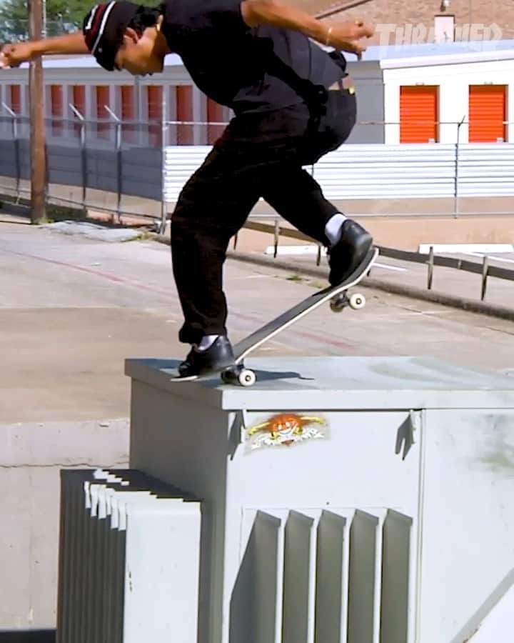 スラッシャーのインスタグラム：「Leveled Up @patrickpraman 👏🏾 Professional debut part for @realskateboards playing on our YouTube channel 📺 🎬 @andresbill」