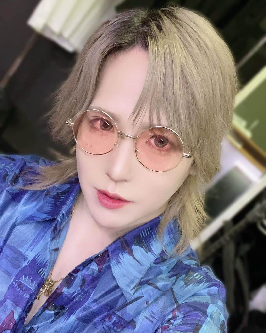 つかさしさんのインスタグラム写真 - (つかさしInstagram)「夏服限定っていうからそういう格好したのにだ〜れがホストの社員旅行やねん  2023.717 パリピライブ」7月19日 1時12分 - tsukasashi_25