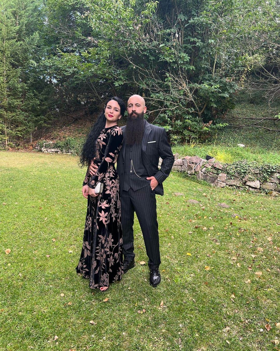 ガルシアマドリッドさんのインスタグラム写真 - (ガルシアマドリッドInstagram)「Cecilia y @ga_hdden el día de su boda en León. Gabriel lleva traje a medida de tres piezas color gris en raya diplomática. Para el forro eligió un súper diseño exclusivo. Nos encantó veros tan guaopos. ¡Enhorabuena pareja!   #garciamadrid #sastreriacontemporanea」7月19日 1時18分 - garciamadrid