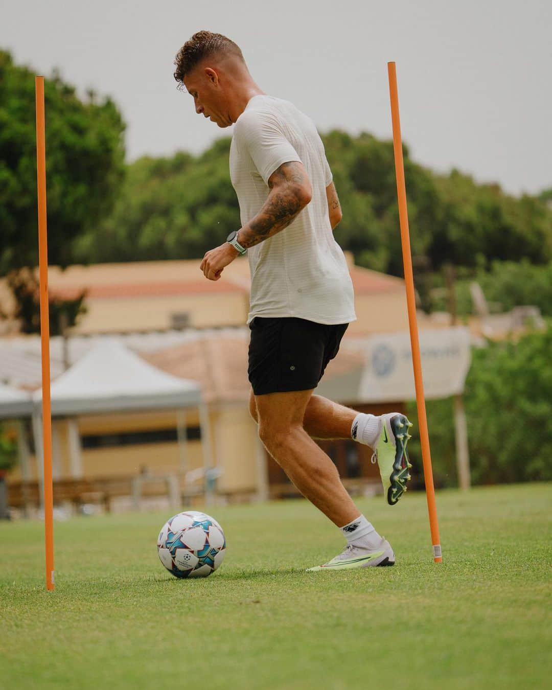 ロス・バークリーさんのインスタグラム写真 - (ロス・バークリーInstagram)「Working with @bastraining today. ⚽️🏃🏽‍♂️😰」7月19日 1時23分 - rossbarkley