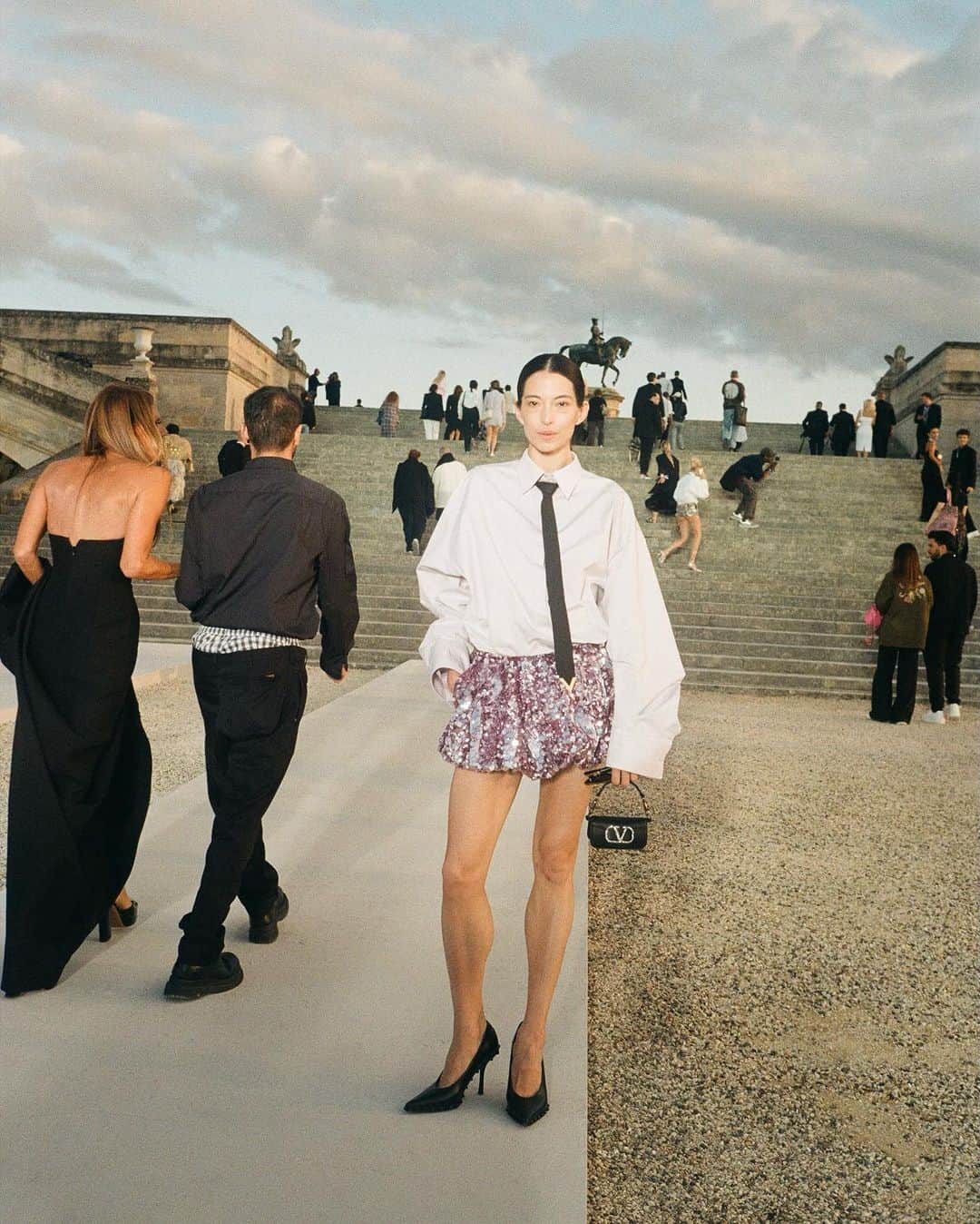 オニール八菜のインスタグラム：「💜💜💜 @maisonvalentino   @binkadyemmanuel  @agencenorme」