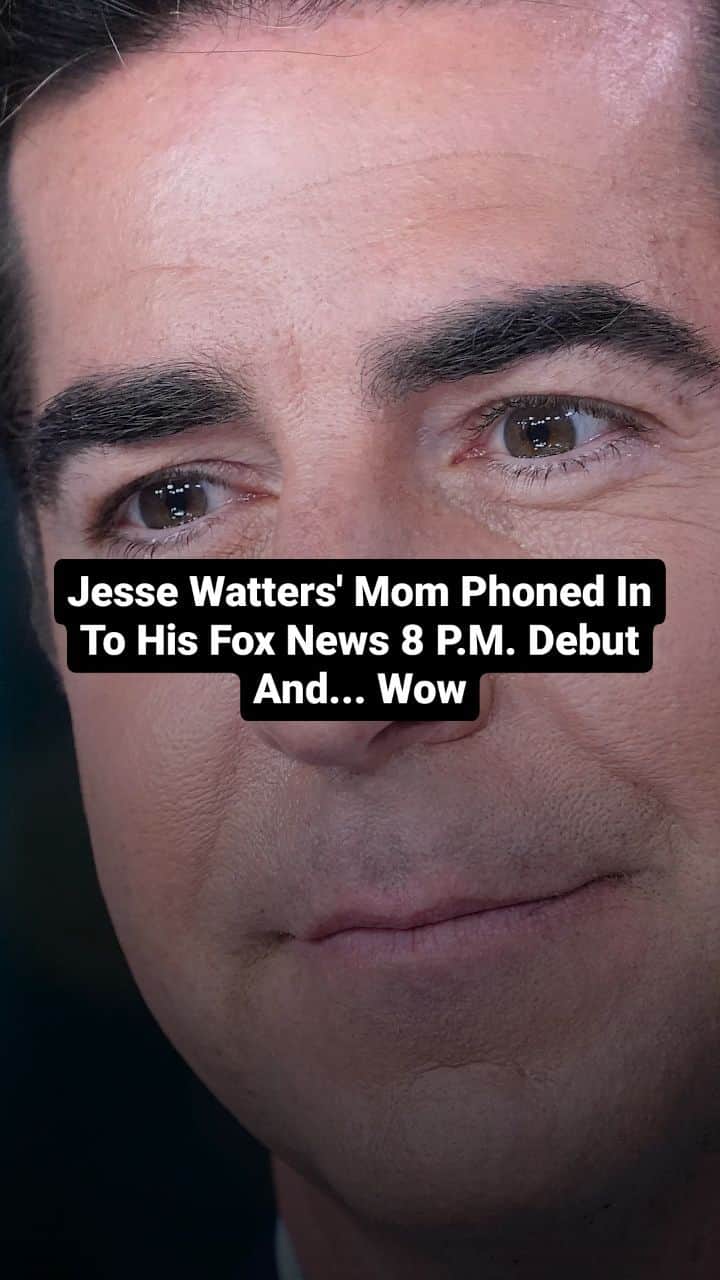 Huffington Postのインスタグラム：「The Fox personality's mother, who is a Democrat, gave her son some stark on-air advice — and a warning not to lose his job — as he officially took over the conservative network’s marquee 8 p.m. slot previously occupied by Tucker Carlson.」