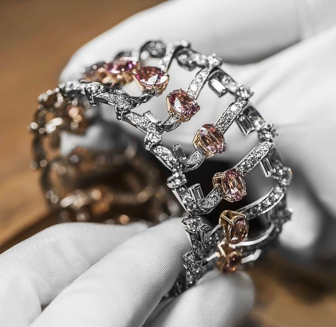 デルフィナデレトレズのインスタグラム：「‘Undarum’  Fendi Haute Joaillerie  ✨」