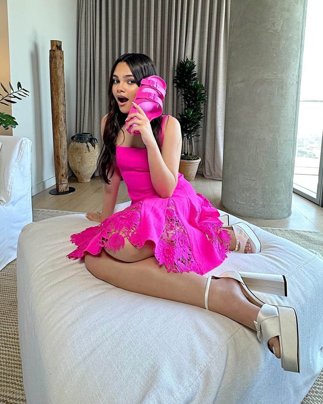 Instagramさんのインスタグラム写真 - (InstagramInstagram)「SORRY. @ariana_greenblatt (Ariana Greenblatt) can’t come to the phone right now. 💖🔥 ⁣ ⁣ The @barbiethemovie (“Barbie”) actress is too busy counting down to the movie’s big release. Here’s #10Things from Ariana’s world.⁣ ⁣ 1. Barbie can’t come to the phone right now 💘⁣ 2. That Spider-Man wallet though…⁣ 3. Ready for her close-up 📸⁣ 4. A real good Barbie hug 👯‍♀️⁣ 5. Glam squad 💄✨💋⁣ 6. Balcony views fit for a dream house.⁣ 7. “She’s the boss. She’s Barbie!”⁣ 8. Cozy! (But make it fashion)⁣ 9. She said what she said! 🌈⁣ 10. Billboard Barbie 🙂⁣ ⁣ (Previously recorded)」7月19日 1時50分 - instagram