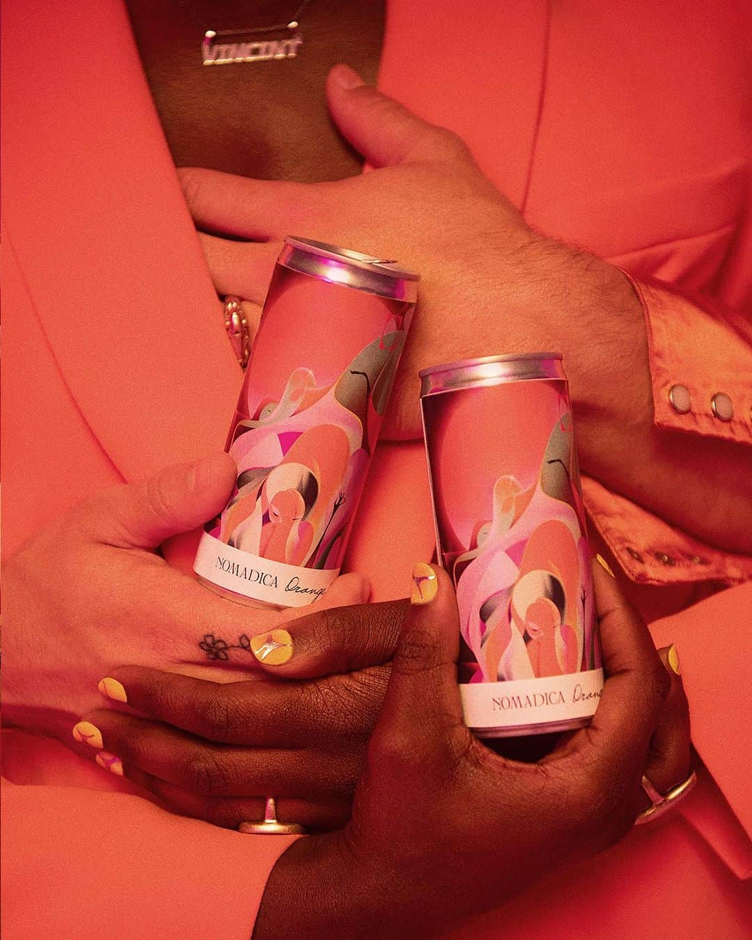 レイク・ベルさんのインスタグラム写真 - (レイク・ベルInstagram)「Get some *skin contact* in your life. Proud to share this Orange wine and the tangerine-tinted dreamscape we built for it. We had an incredible team of female creators and multigenerational / LGBTQ+ / BIPOC talent come together to make this happen.  @lakebell  @vincint  @taylordvasek  @mayamused  @simone.niamani  @lizbarclay_」7月19日 1時59分 - lakebell