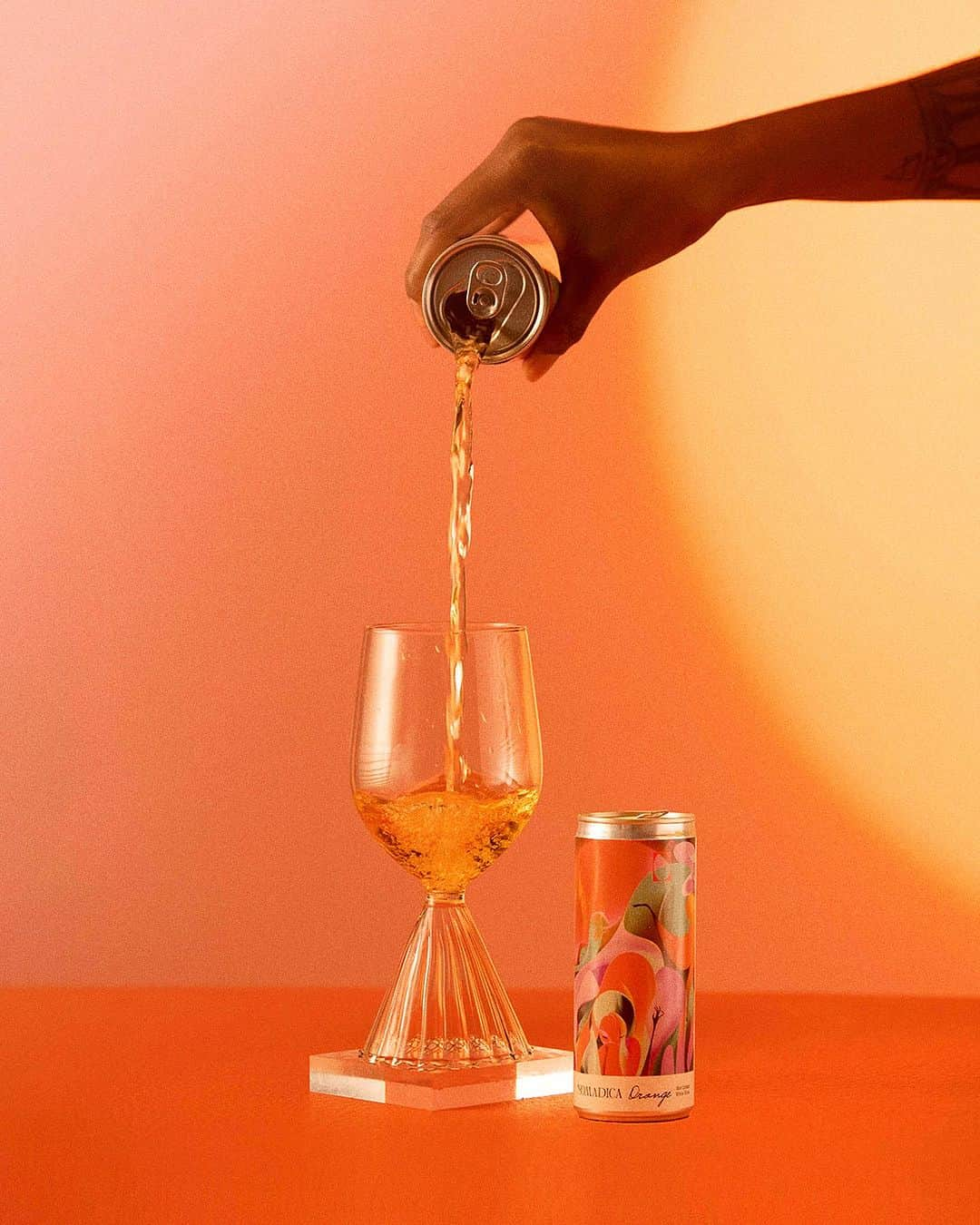 レイク・ベルさんのインスタグラム写真 - (レイク・ベルInstagram)「Get some *skin contact* in your life. Proud to share this Orange wine and the tangerine-tinted dreamscape we built for it. We had an incredible team of female creators and multigenerational / LGBTQ+ / BIPOC talent come together to make this happen.  @lakebell  @vincint  @taylordvasek  @mayamused  @simone.niamani  @lizbarclay_」7月19日 1時59分 - lakebell