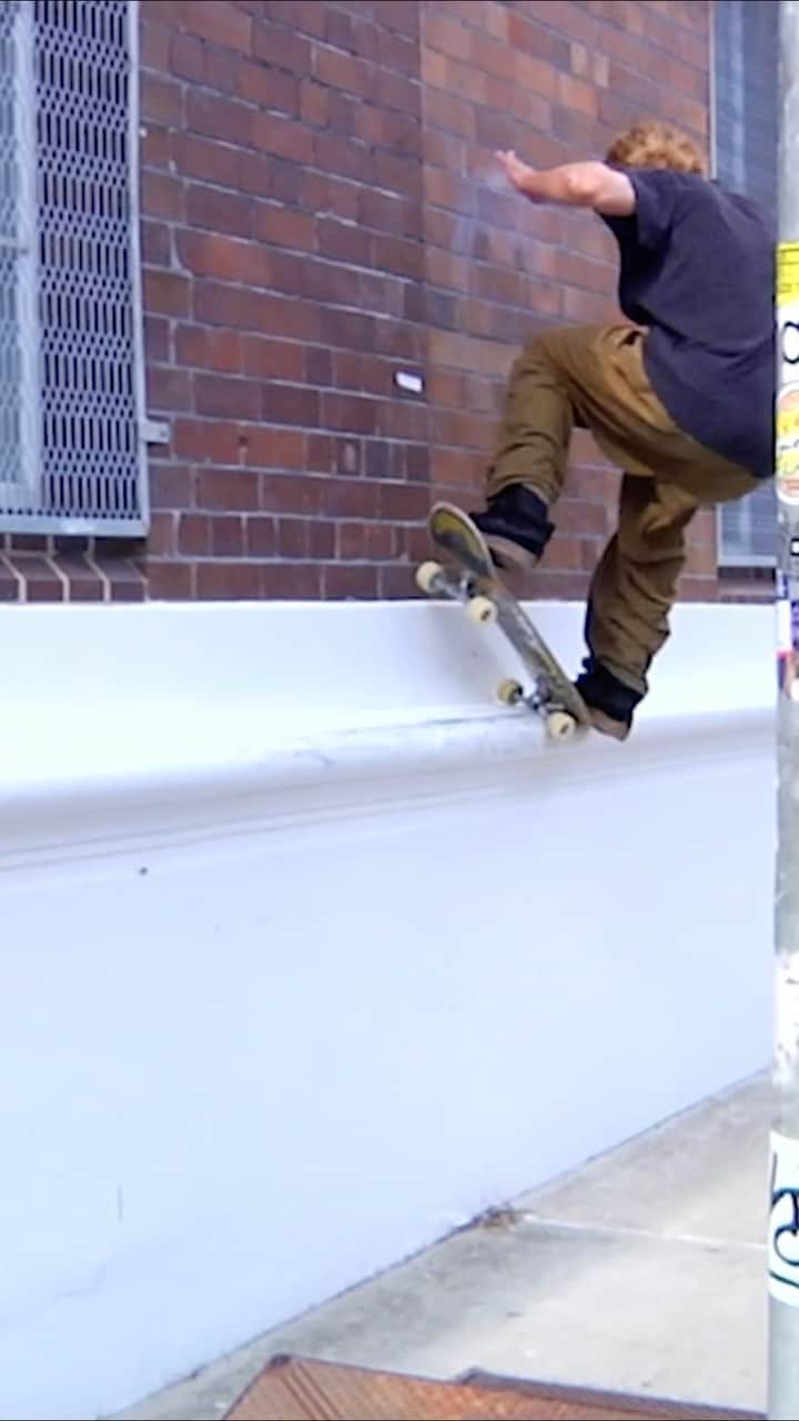 ラカイリミテッドフットウェアのインスタグラム：「@simonbannerot in the new @girlskateboards ONTOUROZ video Playing now on the @crailtap site and youtube 📹 @johnmarello @danielpolicelli  #Lakai」