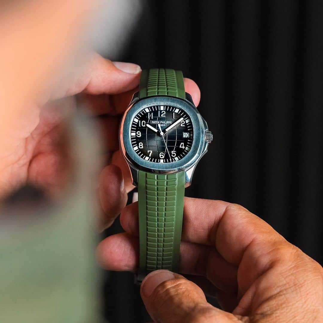 Daily Watchさんのインスタグラム写真 - (Daily WatchInstagram)「A classic in green. The @patekphilippe Aquanaut was launched in 1997 as the brands’ second steel sports watch, next to the Nautilus. With the rubber strap, almost as iconic as the watch itself, it might be the ultimate #patek summer watch #patekaquanaut #patekphilippe」7月19日 2時16分 - dailywatch