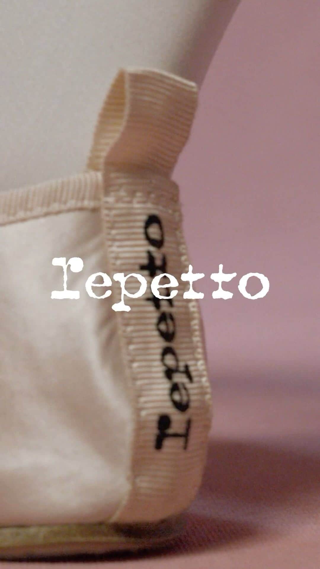 Repettoのインスタグラム：「THE LOOP.  Meet the Gianna.  #RepettoGianna #RepettoFW23 #FW23」