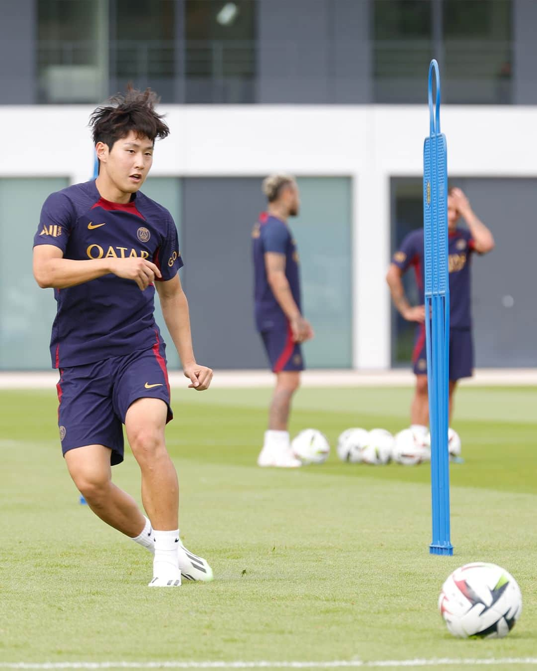 パリ・サンジェルマンFCさんのインスタグラム写真 - (パリ・サンジェルマンFCInstagram)「⚽️ Preparation continues at the Campus PSG as the latest Parisian recruits joined Luis Enrique's squad! ❤️💙  ⚽️ La préparation se poursuit au Campus PSG alors que les dernières recrues parisiennes ont rejoint le groupe de Luis Enrique ! ❤️💙  #ParisSaintGermain #PSG #PSGTraining #CampusPSG」7月19日 2時37分 - psg