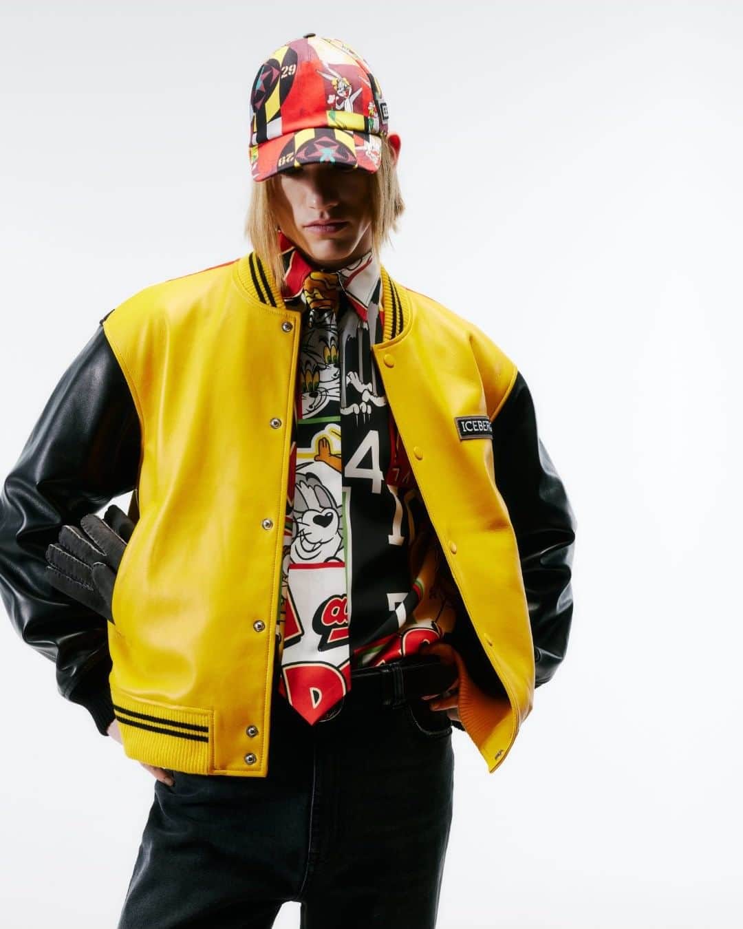 アイスバーグのインスタグラム：「Cool, Cartoonish, and Confident! Embrace the playful spirit of ICEBERG with the new Fall Winter 2023 leather bomber jacket featuring Bugs Bunny's iconic charm. Time to unleash your inner animated style!   www.iceberg.com   #iceberg1974 #iceberg #fw23 #newcollection」