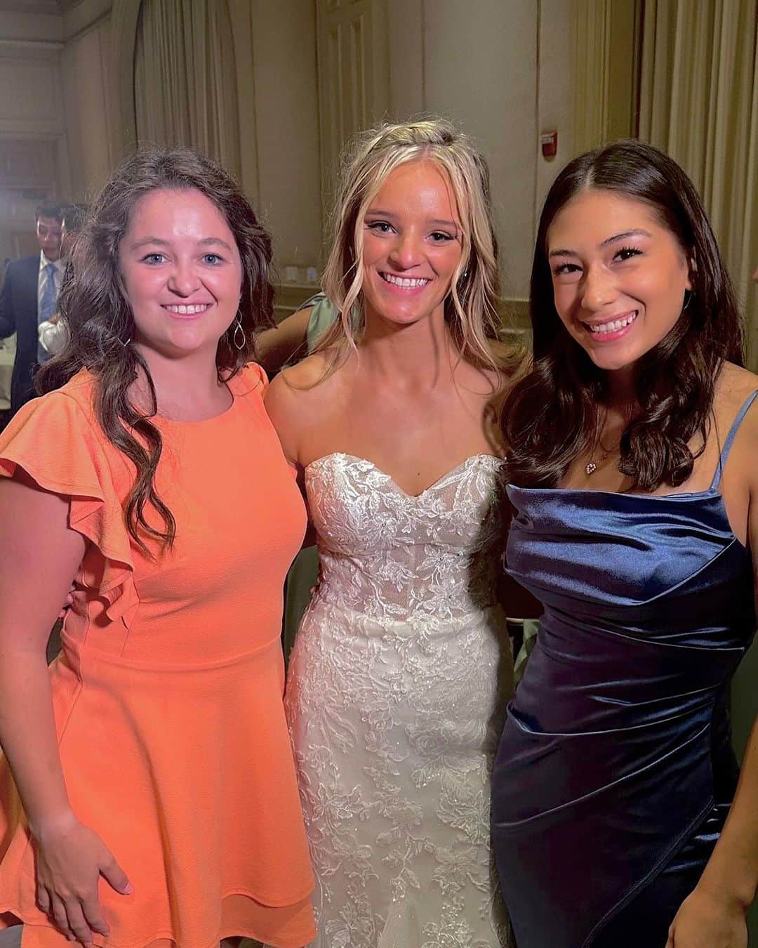 Rozinaのインスタグラム：「Just some gals I haven’t seen in eight yrs🥹Congratulations to the Blakeys!!🤍」
