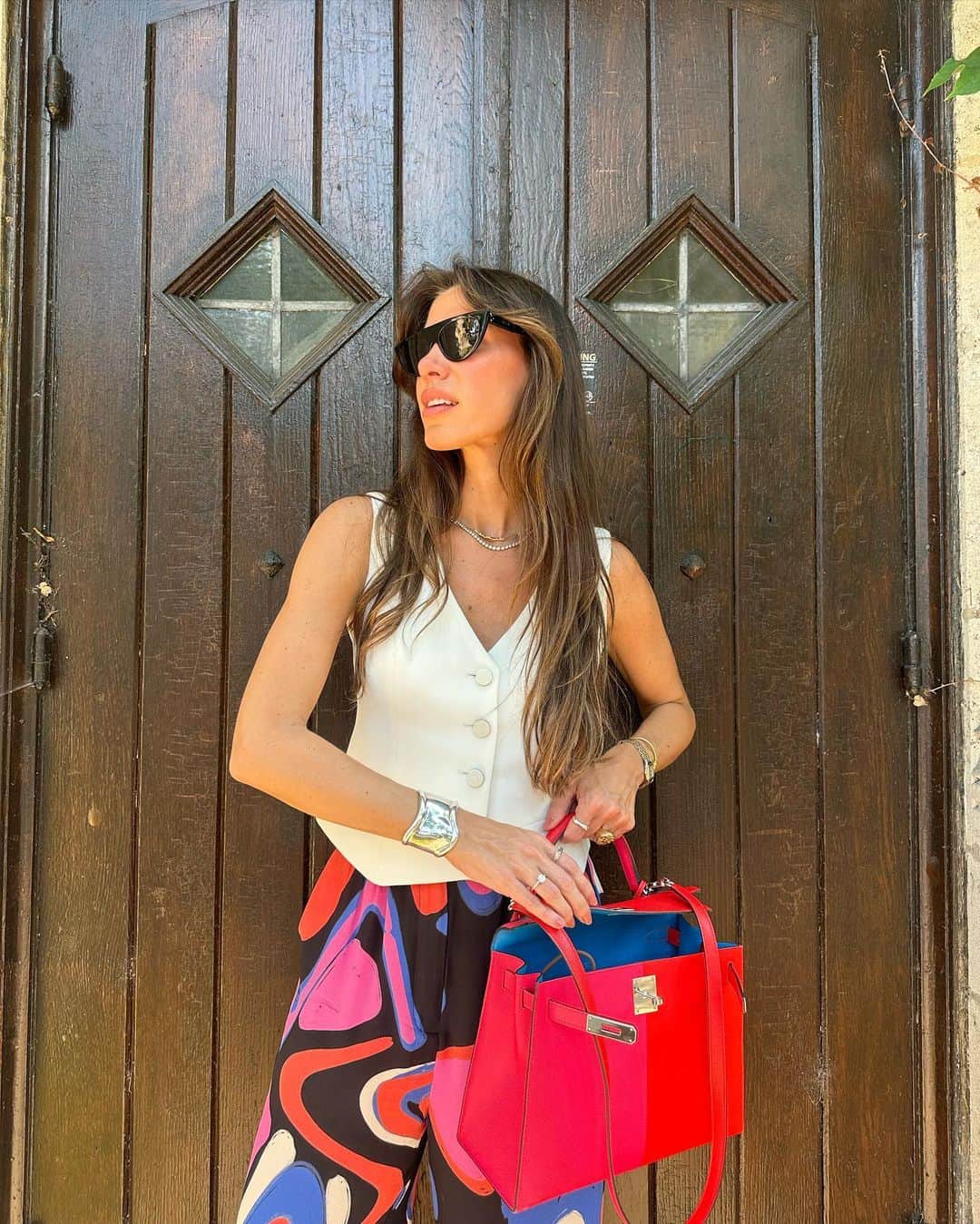 Glam4Youさんのインスタグラム写真 - (Glam4YouInstagram)「Primeiro dia em Chicago, ainda obcecada com a nossa estampa do preview. Essa calça em seda é apenas deliciosa de usar e mto, muito versátil. Passem para o lado, para verem as outras duas opções que eu poderia ter usado na viagem com ela. Sempre fotógrafo + de 1 opção para peças bacanas qdo estou montando o look. A estampa parece marcante, mas ela é tão fácil de usar e coordenar, que vira uma peça de mil e uma utilidade. @bynv」7月19日 3時03分 - nativozza