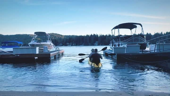 リンジー・ゴートのインスタグラム：「marriage is an adventure if you do it right. it’s been a honor to be co-captains with my hubs @beaulaughlin for these eight years. can’t wait to see where we row off to next.」