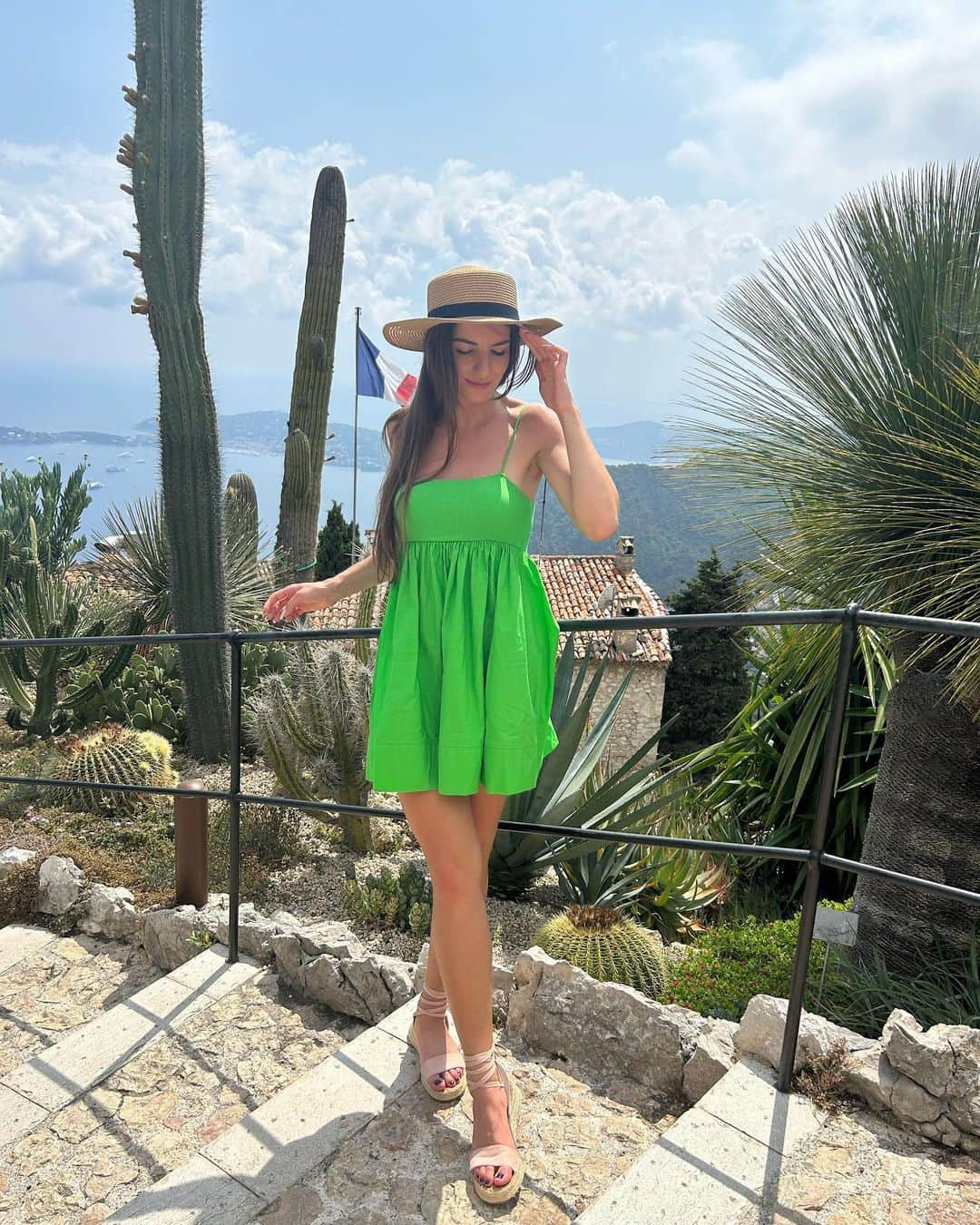 Karolina Bojarさんのインスタグラム写真 - (Karolina BojarInstagram)「Charlotte en Côte d’Azur 🇫🇷🌵🌊  #Eze #CotedAzur #FrenchRiviera #holiday #vacaymood #France #MediterraneanSea」7月19日 3時20分 - bojarmeow