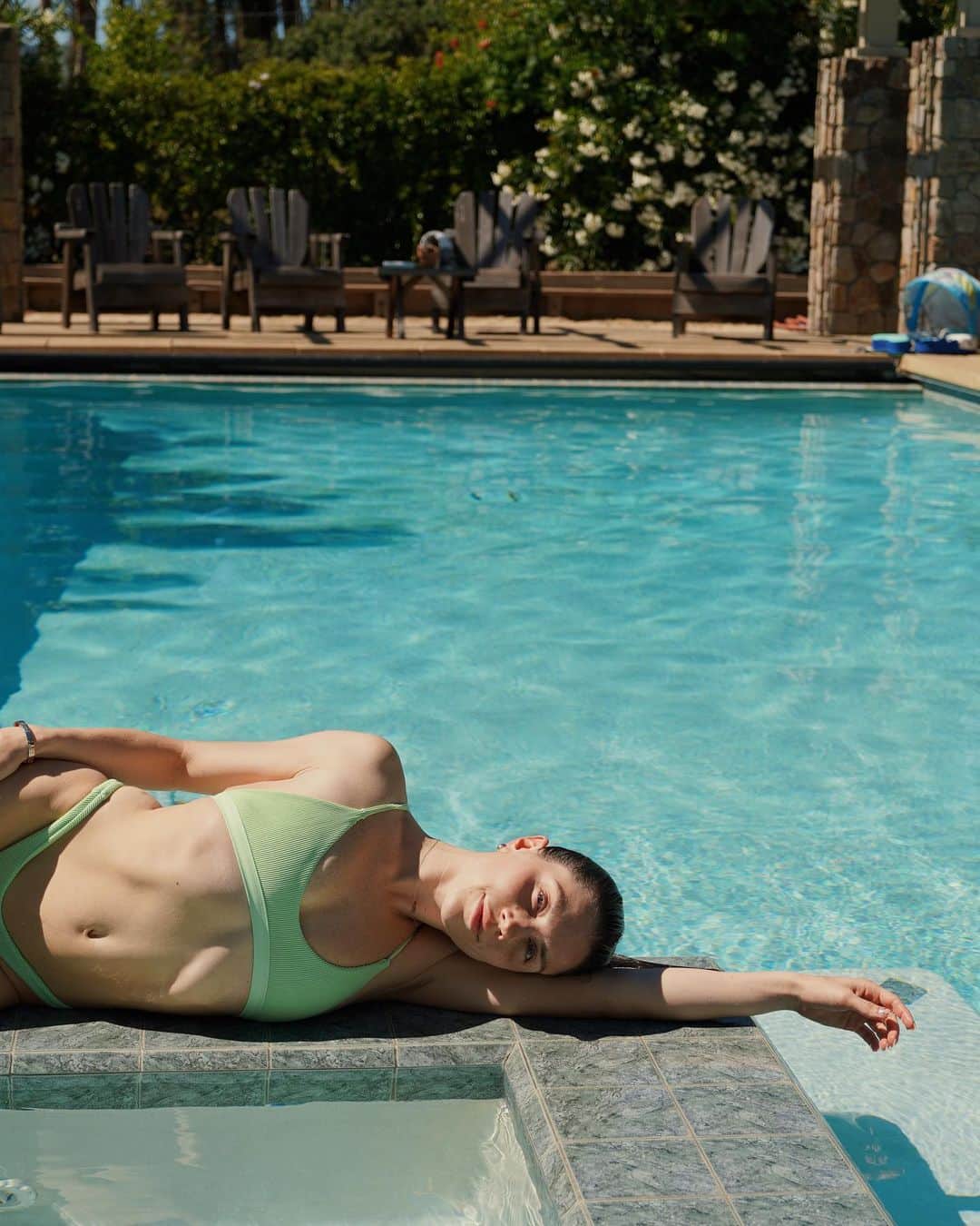 ジェナ・ジョンソンのインスタグラム：「🩵🧚🏼🏝️🧼🐬🏊🏻‍♂️☀️」