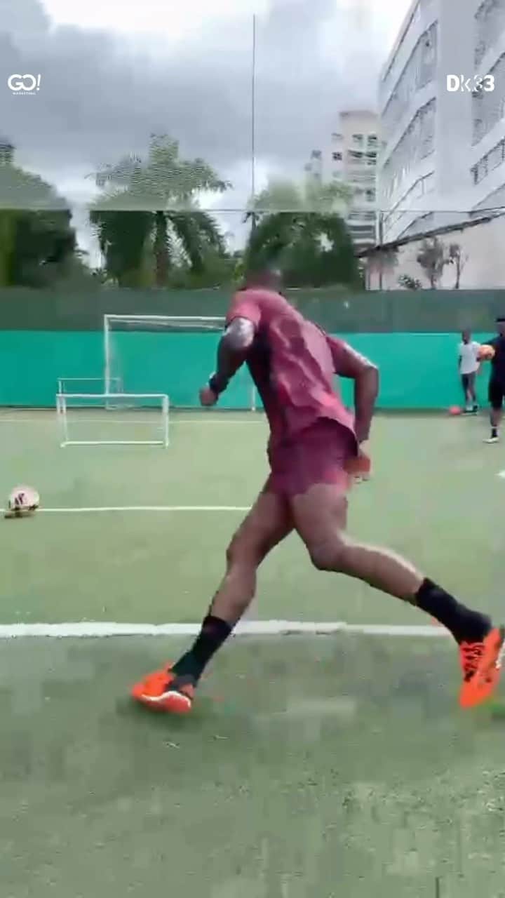 ダンクレーのインスタグラム：「💪🏾🙏🏾」