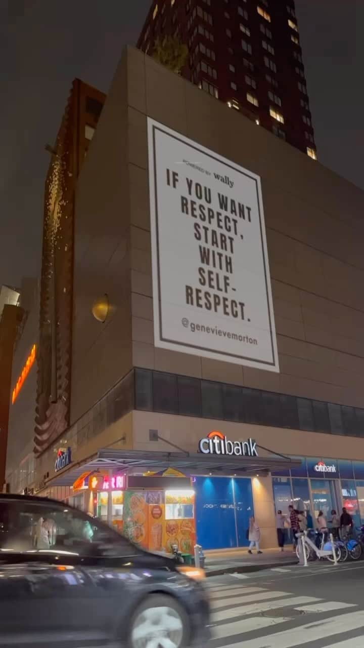 ジェネビーブ・モートンのインスタグラム：「Thrilled to announce my recent collaboration with @wally , as we set out on a quest to radiate positivity worldwide. Each month, we’ll be bringing to life various walls in diverse locations with uplifting quotes. Our goal? To invigorate and elevate our communities, both in the physical and digital world. Join us as we infuse the universe with good vibes! #GoodVibesMovement #Wally」