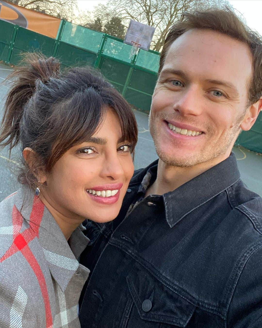 サム・ヒューアンさんのインスタグラム写真 - (サム・ヒューアンInstagram)「HAPPY BIRTHDAY to the wonderful, talented @priyankachopra !!  🥂」7月19日 3時57分 - samheughan