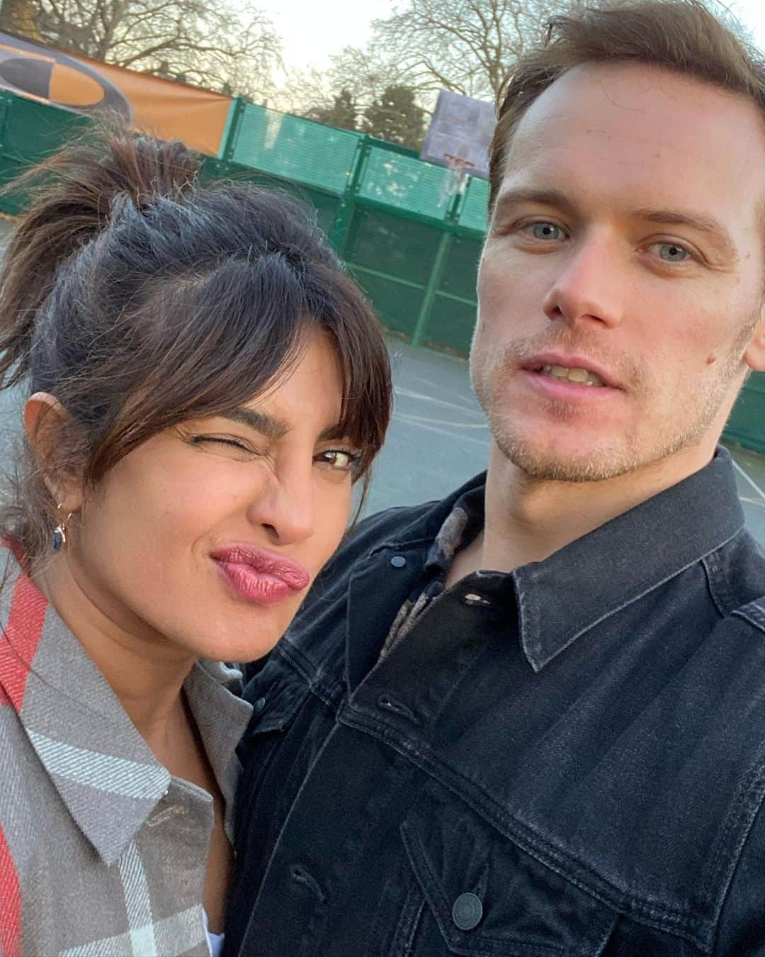 サム・ヒューアンさんのインスタグラム写真 - (サム・ヒューアンInstagram)「HAPPY BIRTHDAY to the wonderful, talented @priyankachopra !!  🥂」7月19日 3時57分 - samheughan