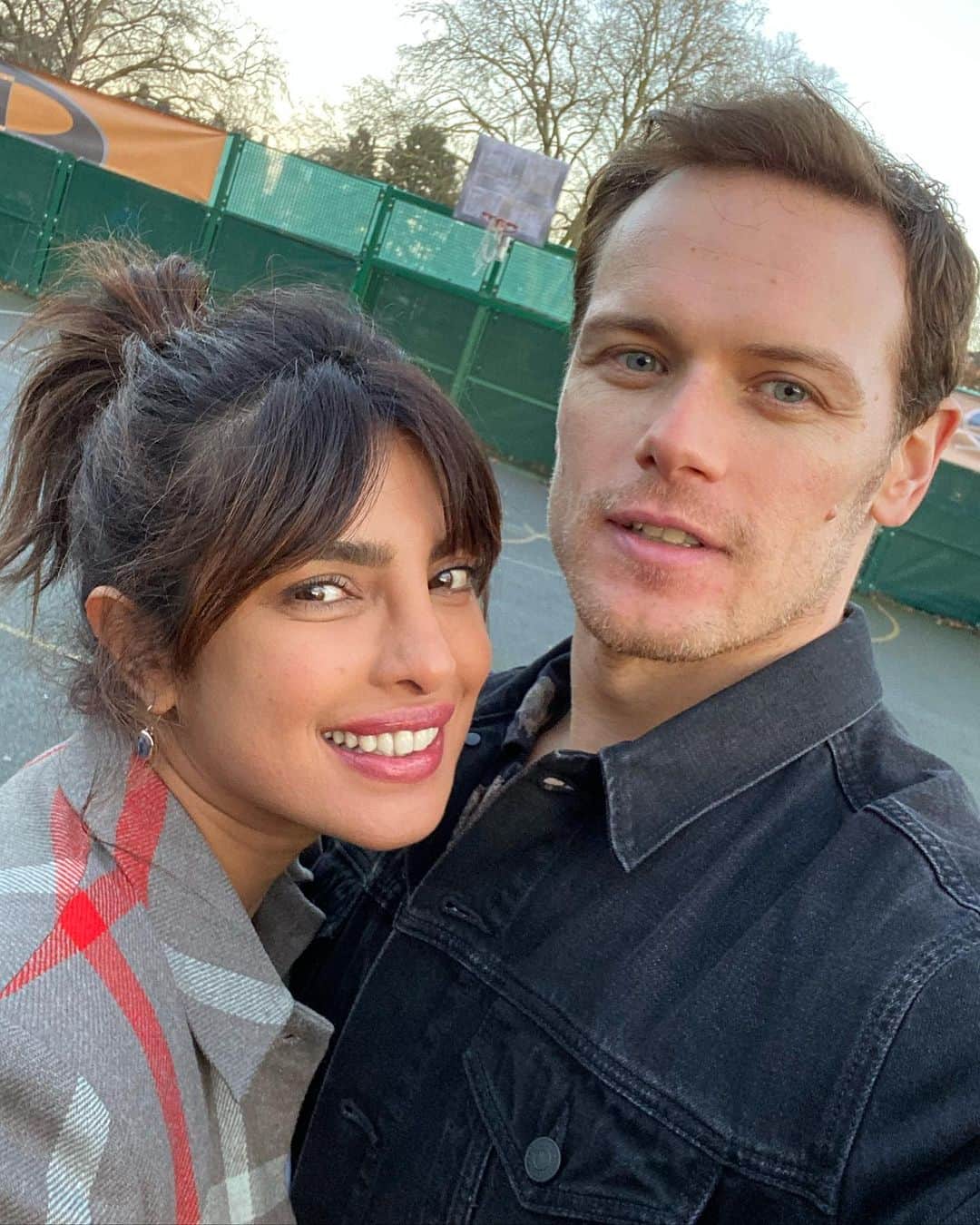 サム・ヒューアンのインスタグラム：「HAPPY BIRTHDAY to the wonderful, talented @priyankachopra !!  🥂」