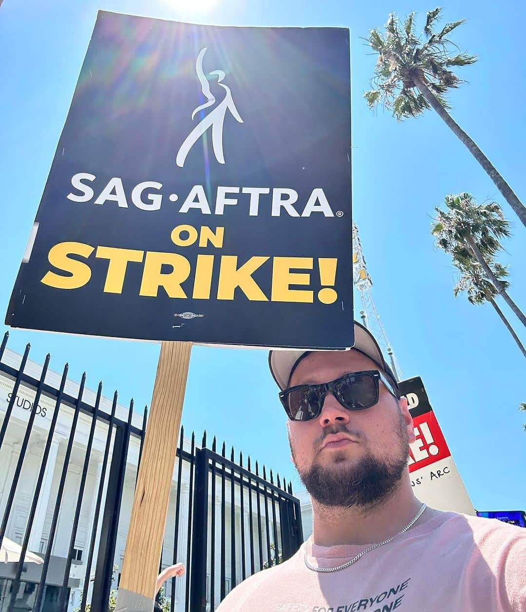 マット・マクゴリーさんのインスタグラム写真 - (マット・マクゴリーInstagram)「Fuck you pay us! 🔥  Solidarity with the workers of the world! 👊🏼  It’s hard as hell to make a living being a full time actor. I’ve been on over 100 episodes of TV in the past 10 years and this year, I just lost my health insurance. And I’m one of the lucky ones in this industry. If *I’m* worried about being able to sustain being a full time actor (and I am!) long term, there are wayyy too many people in precarious economic circumstances while corporations are making more money than ever.   Capitalism unabated will bleed every single one of us dry. But it doesn’t have to be like this. The history of unions is one that I never learned about in school in a meaningful way. And for a long time I was stuck in the myths of individualism thinking that simply working more and harder could protect me from exploitation. But solidarity through unions is exclusively how workers have won any single damn thing at all. We cannot fight these battles alone. We must stand strong in solidarity with all of the unions exerting their power over corporate greed and exploitation. Corporations are nothing without their workers and we are here to MAKE THEM REMEMBER THAT SHIT.」7月19日 3時56分 - mattmcgorry